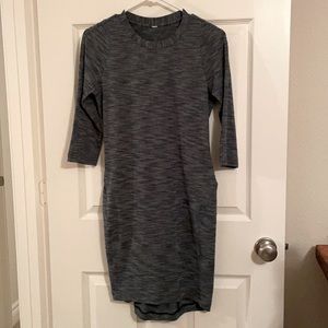 Lululemon size 6 heather green 3/4 sleeve dress